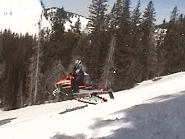 Полеты на снегоходе