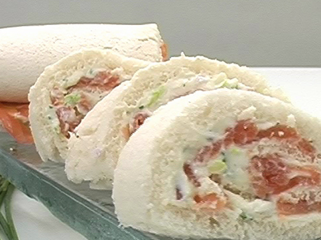 Сэндвич «Ролл» с копченым лососем