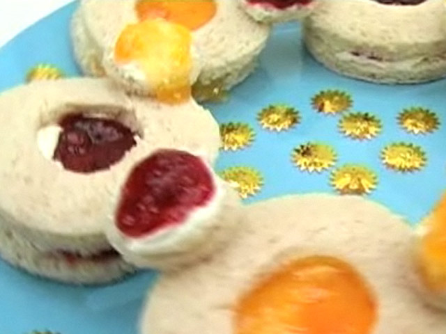 Короны из клубники и абрикоса