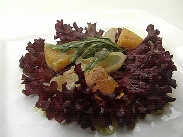 Салат с копченой треской и апельсином